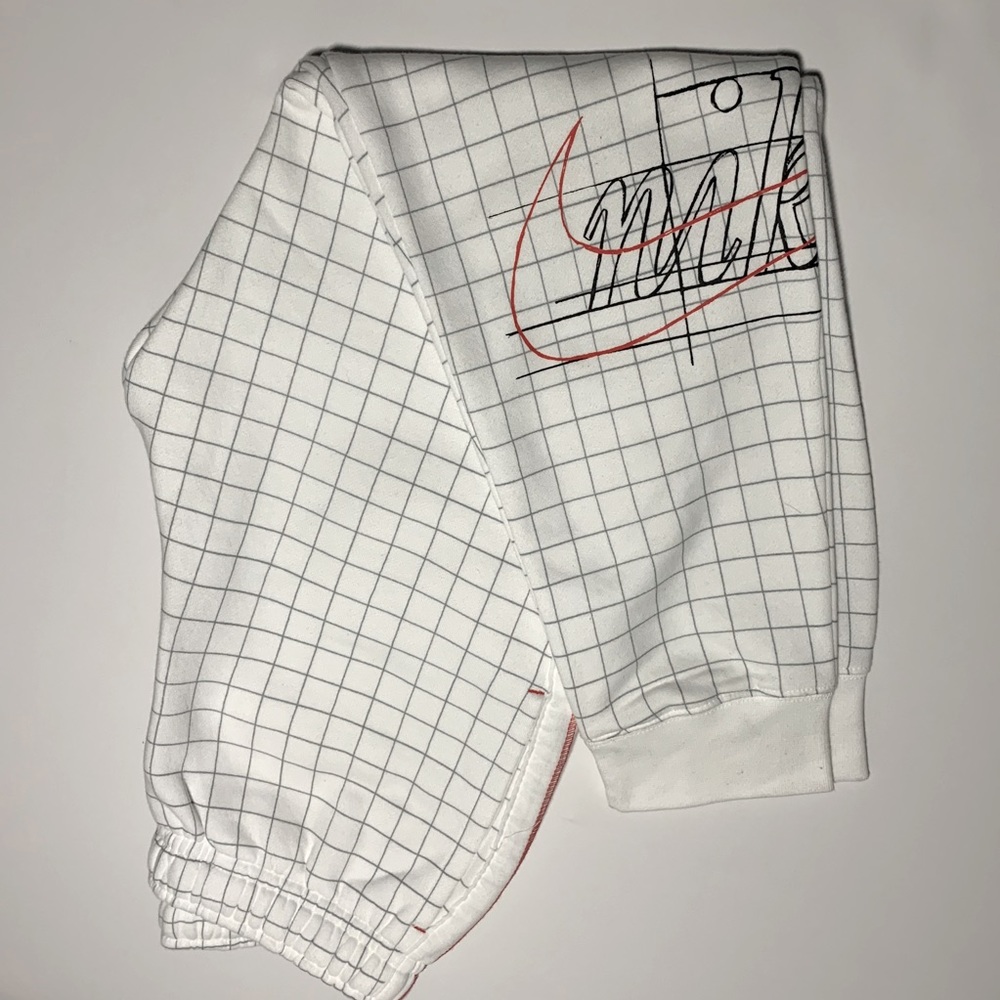 Nike Standard Fit/Tapered Sweatpants